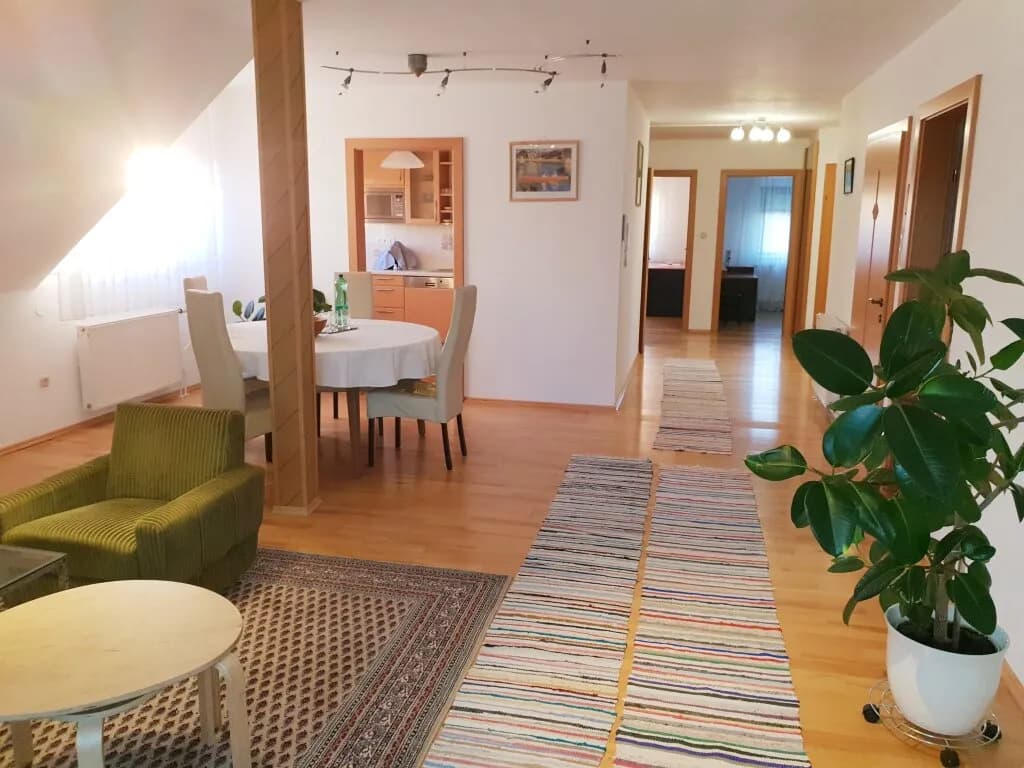 4-Zimmer-Wohnung mieten in Wiener Neustadt Land – 110 m², € 1.000 – Bild 2 von 13