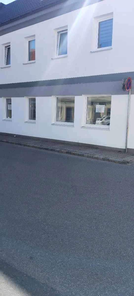 3-Zimmer-Gewerbeimmobilie mieten in Neunkirchen – 53 m², € 700 – Bild 2 von 15