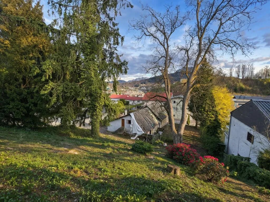 Grundstück kaufen in Gmunden – 1 145 m², € 410.000