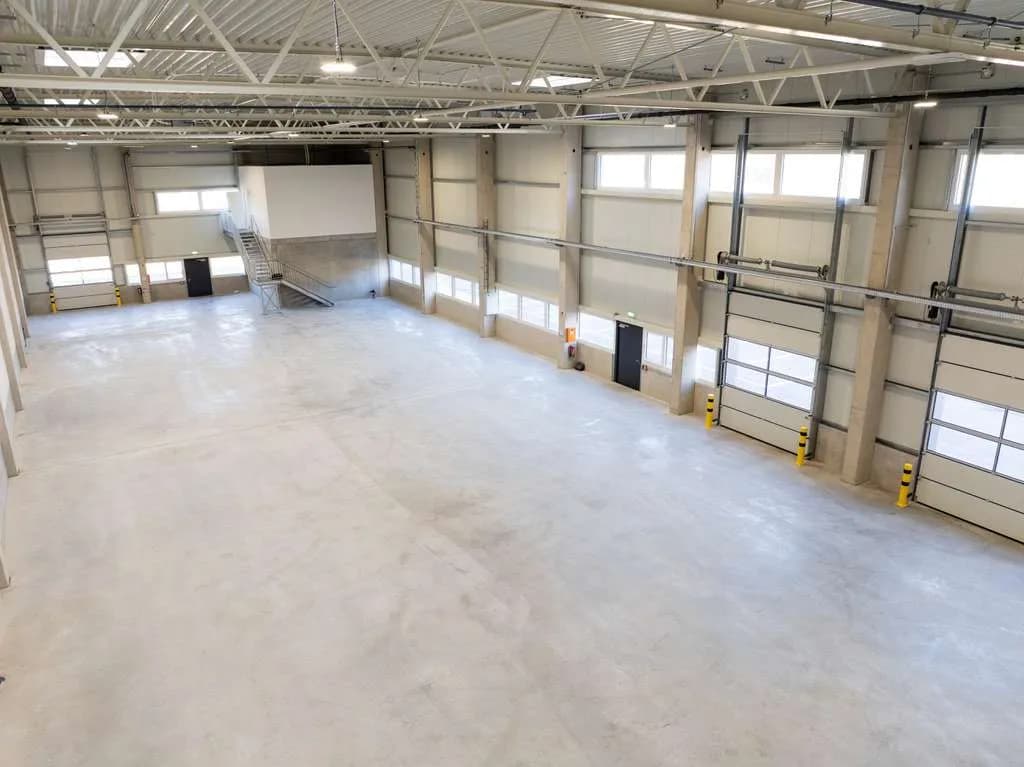 Gewerbeimmobilie mieten in Salzburg-Umgebung – 480 m², € 14