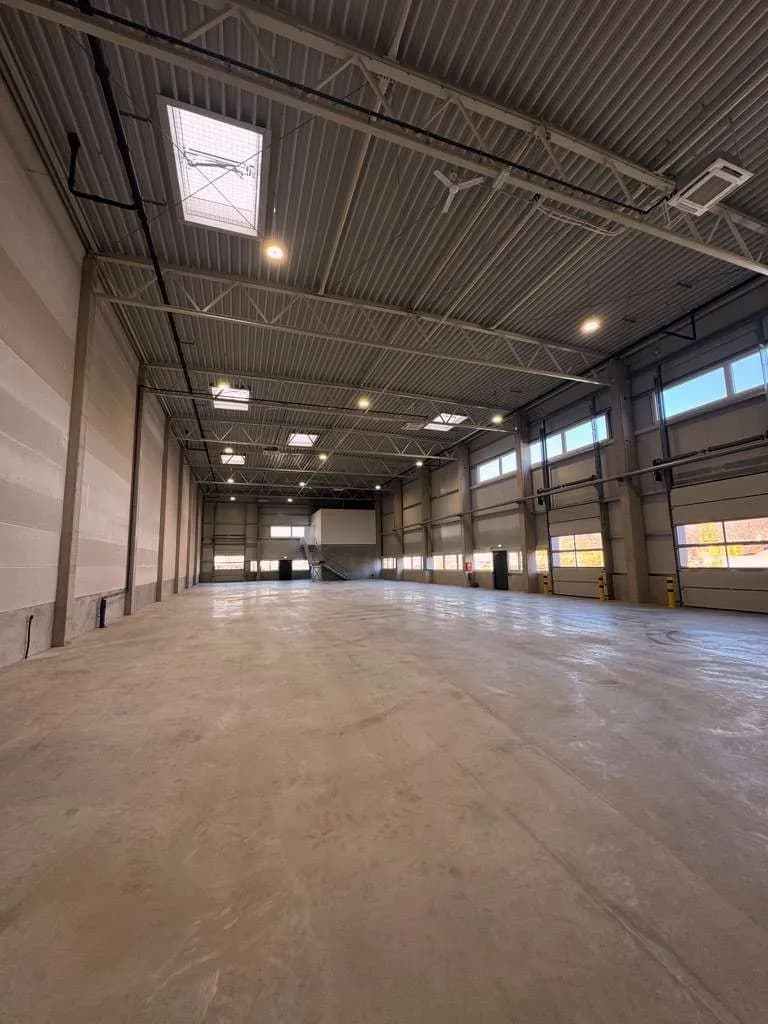 Gewerbeimmobilie mieten in Salzburg-Umgebung – 1 700 m², € 14 – Bild 3 von 4