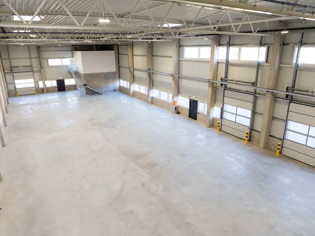 Gewerbeimmobilie kaufen in Salzburg-Umgebung – 1 700 m², € 1.900 – Bild 2 von 5