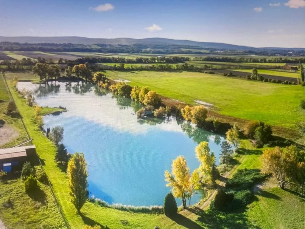 Grundstück kaufen in Baden – 60 000 m², € 2.950.000 – Bild 1 von 19