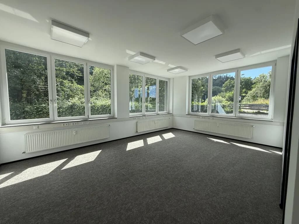 6-Zimmer-Gewerbeimmobilie mieten in Weiz – 164 m², € 2.148