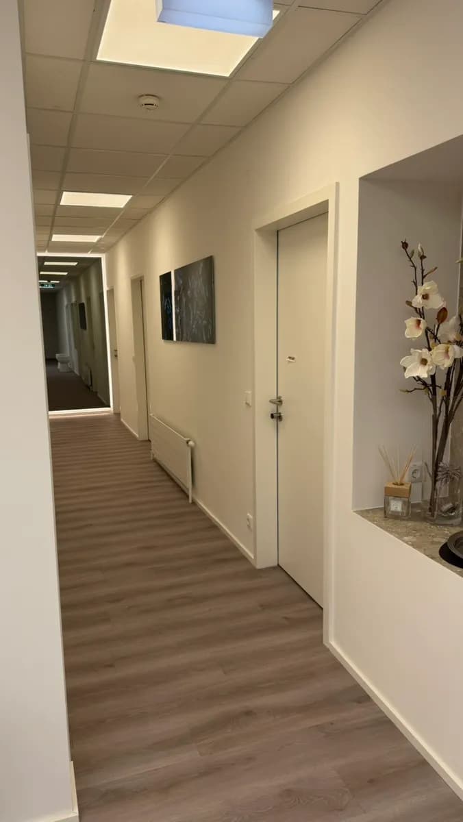 9-Zimmer-Gewerbeimmobilie mieten in Linz – 308 m², € 25 – Bild 4 von 13