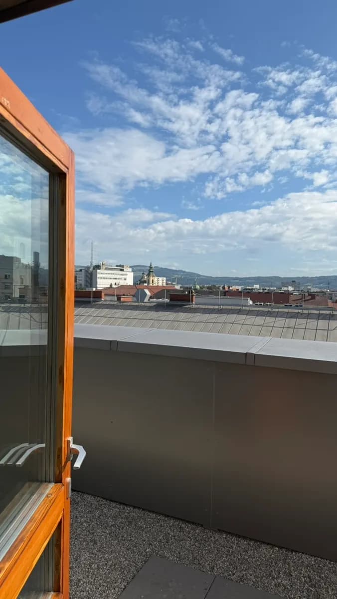 9-Zimmer-Gewerbeimmobilie mieten in Linz – 308 m², € 25 – Bild 5 von 13