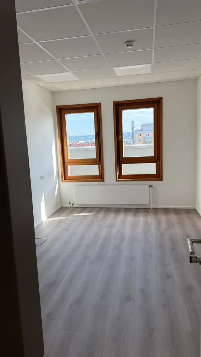 9-Zimmer-Gewerbeimmobilie mieten in Linz – 308 m², € 25 – Bild 7 von 13