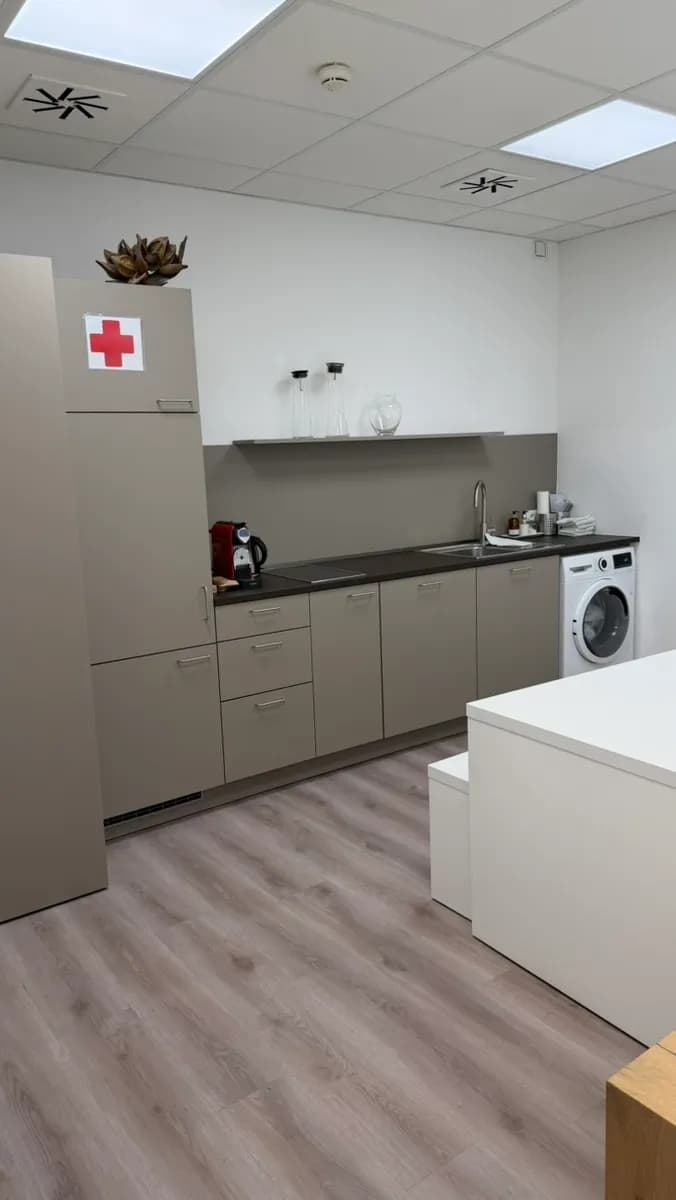 9-Zimmer-Gewerbeimmobilie mieten in Linz – 308 m², € 25 – Bild 11 von 13