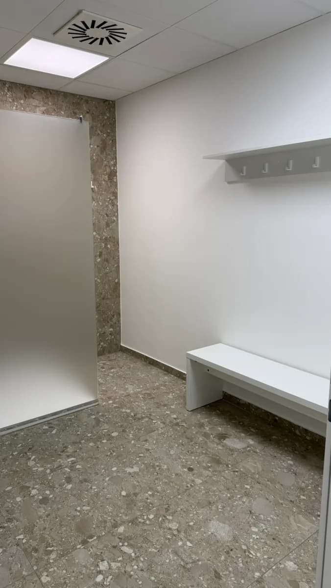 9-Zimmer-Gewerbeimmobilie mieten in Linz – 308 m², € 25 – Bild 12 von 13
