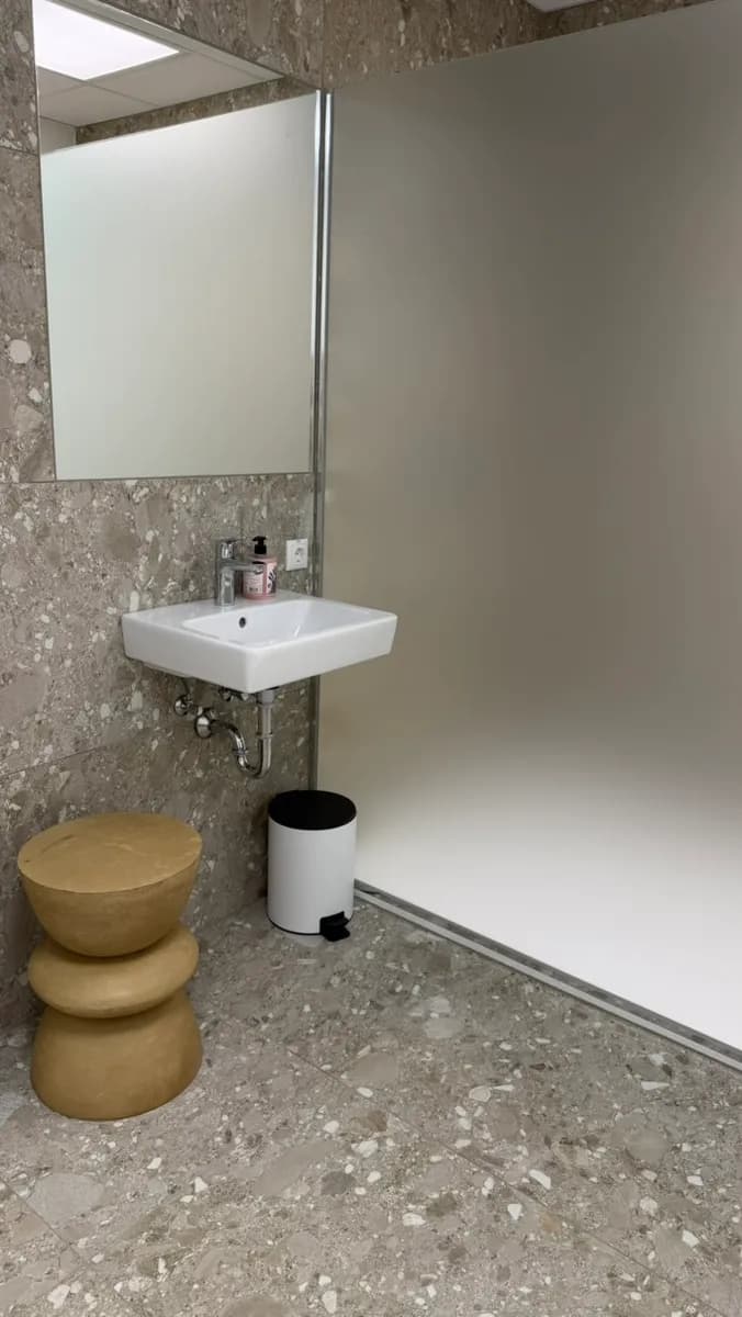 9-Zimmer-Gewerbeimmobilie mieten in Linz – 308 m², € 25 – Bild 13 von 13