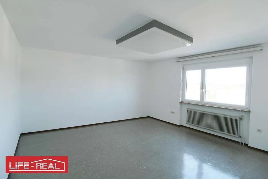 3-Zimmer-Gewerbeimmobilie mieten in Linz Land – 109 m², € 912 – Bild 2 von 7