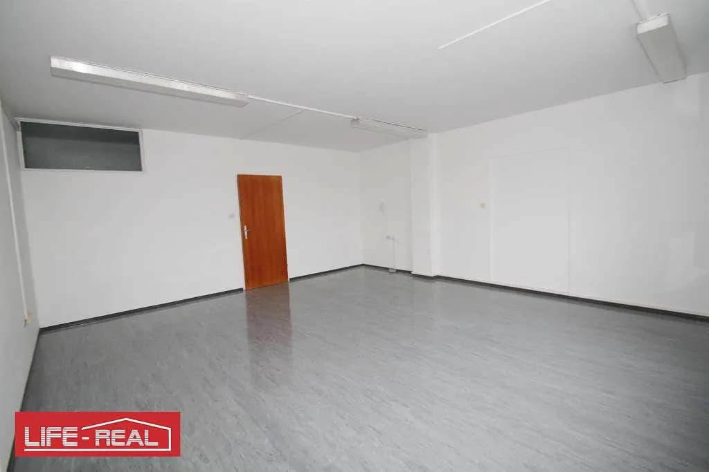 3-Zimmer-Gewerbeimmobilie mieten in Linz Land – 153 m², € 1.270 – Bild 3 von 7
