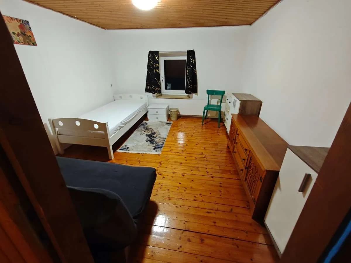 1-Zimmer-Wohnung mieten in Perg – 15 m², € 350 – Bild 1 von 4