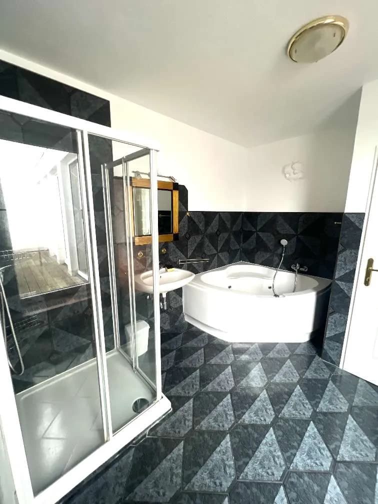 6-Zimmer-Wohnung mieten in Wels – 166 m², € 1.200 – Bild 8 von 24
