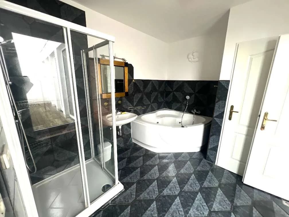 6-Zimmer-Wohnung mieten in Wels – 166 m², € 1.200 – Bild 9 von 24