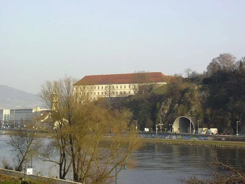 3-Zimmer-Wohnung mieten in Linz – 60 m², € 1.800 – Bild 16 von 16