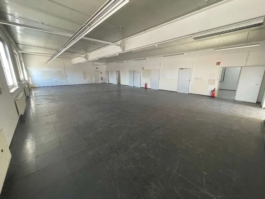9-Zimmer-Gewerbeimmobilie kaufen in Amstetten – 443 m², € 388.000 – Bild 2 von 39
