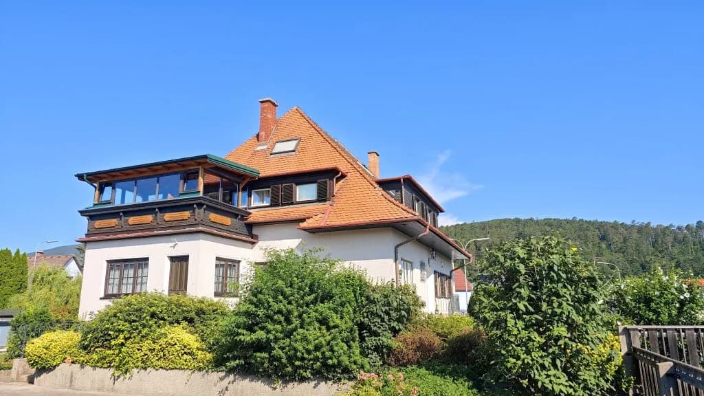 11-Zimmer-Haus kaufen in Neunkirchen – 300 m², € 619.000 – Bild 1 von 36