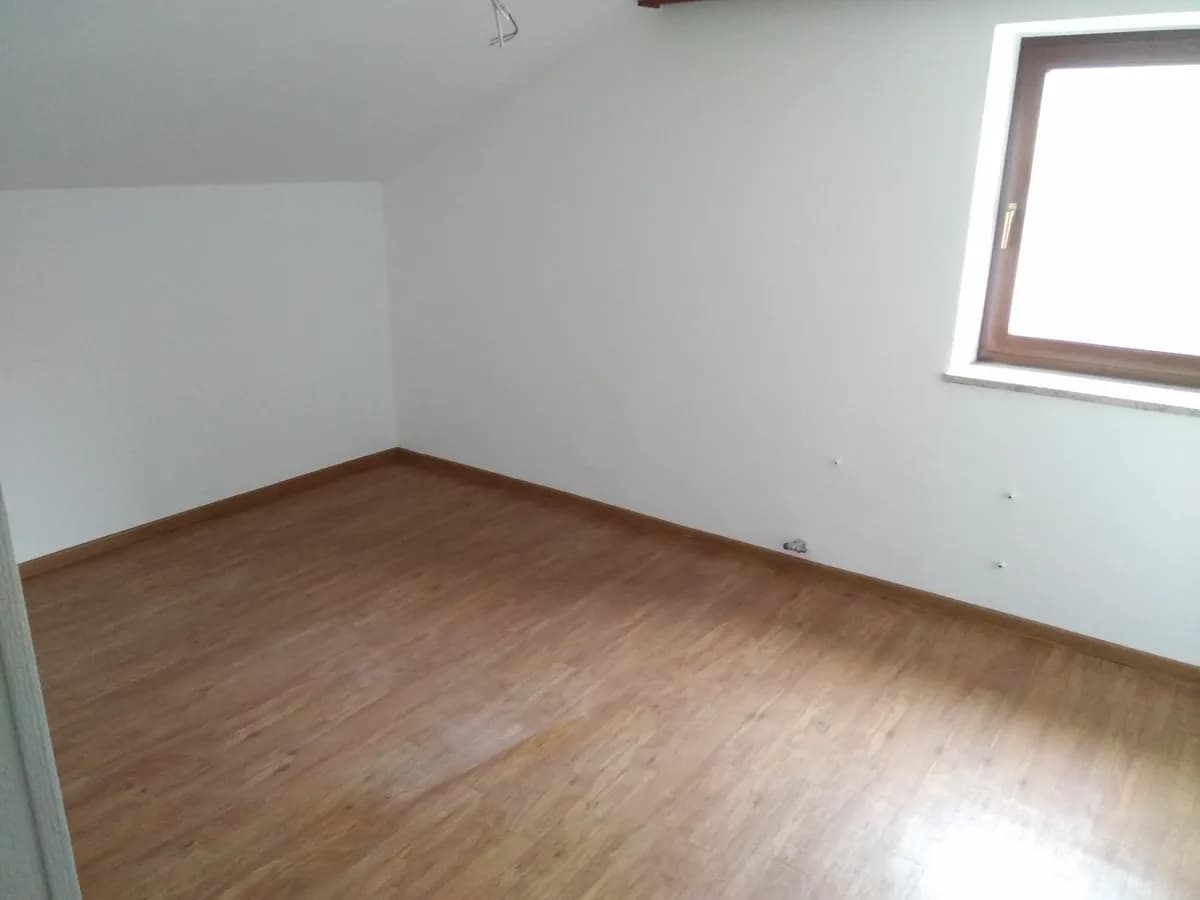 1-Zimmer-Wohnung mieten in Kufstein – 20 m², € 495 – Bild 2 von 3