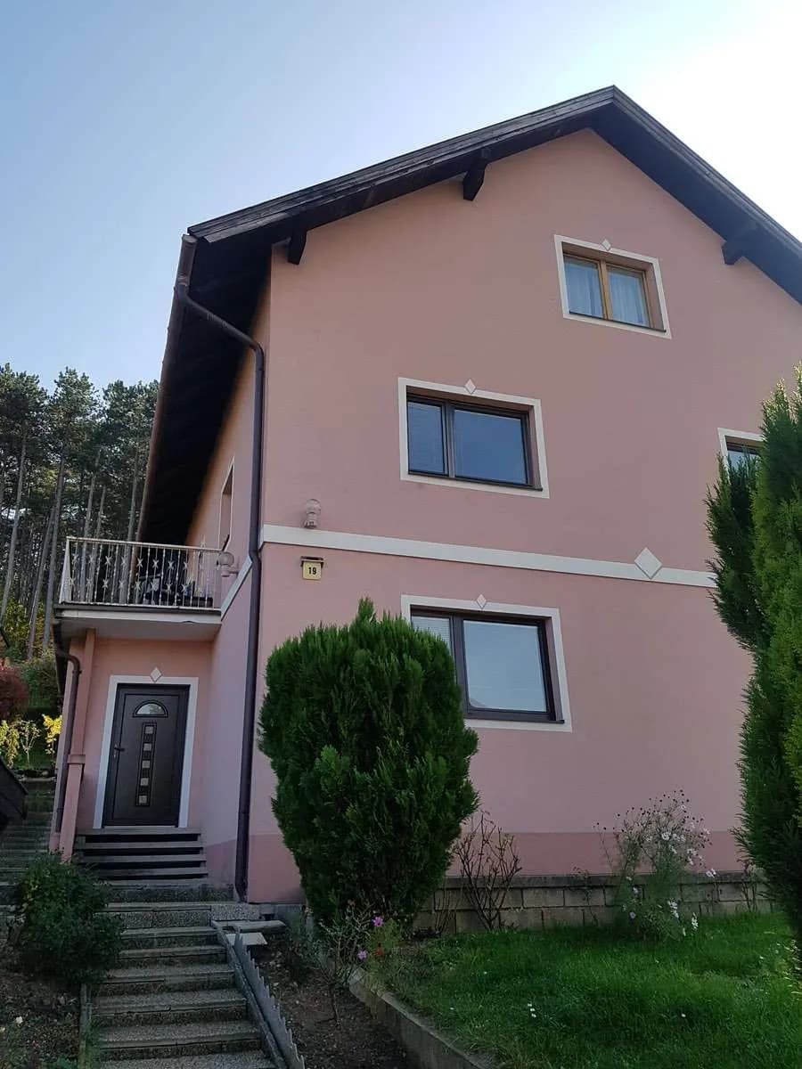 8-Zimmer-Gewerbeimmobilie kaufen in Neunkirchen – 242 m², € 420.000 – Bild 1 von 23