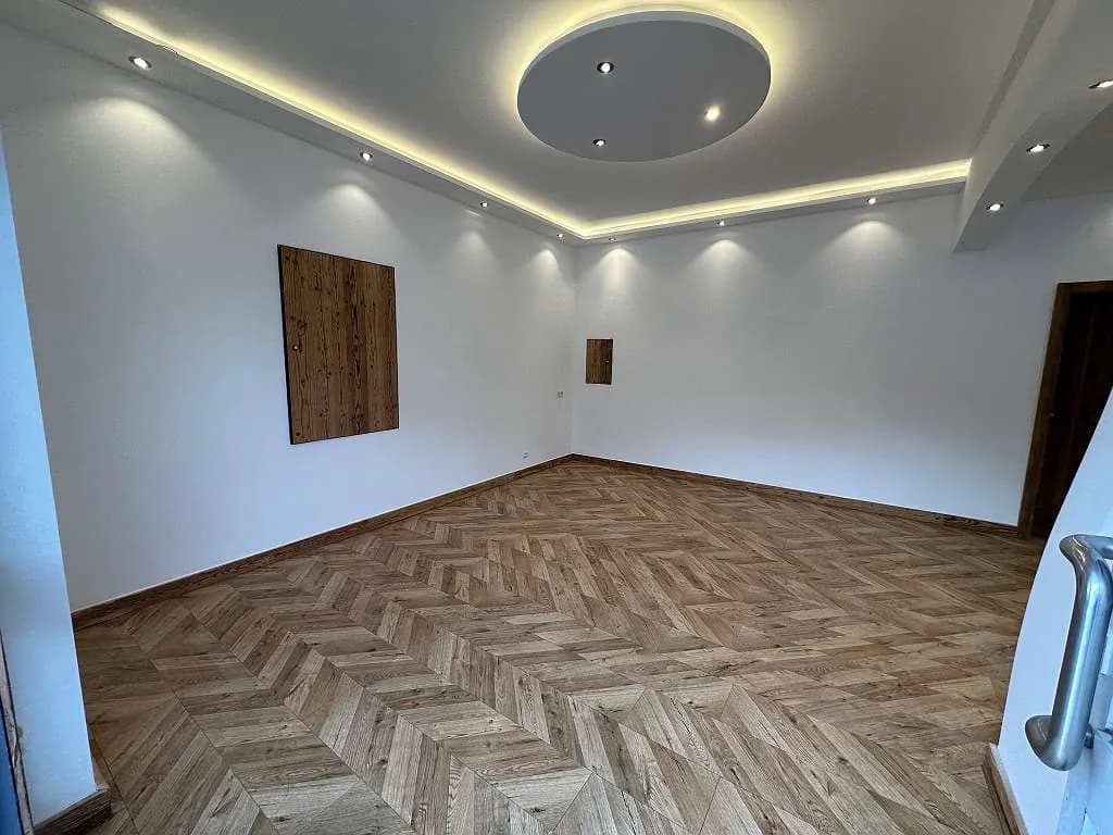 1-Zimmer-Gewerbeimmobilie mieten in Kitzbühel – 40 m², € 990 – Bild 2 von 6