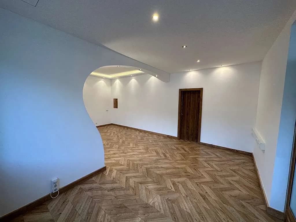 1-Zimmer-Gewerbeimmobilie mieten in Kitzbühel – 40 m², € 990 – Bild 5 von 6