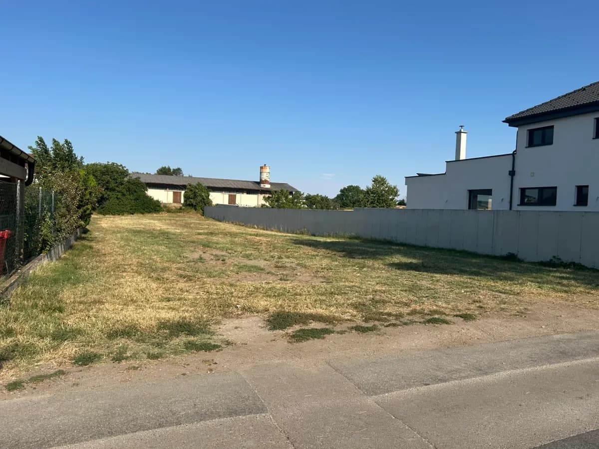 Grundstück kaufen in Bruck an der Leitha – 1 341 m², € 539.000 – Bild 1 von 2