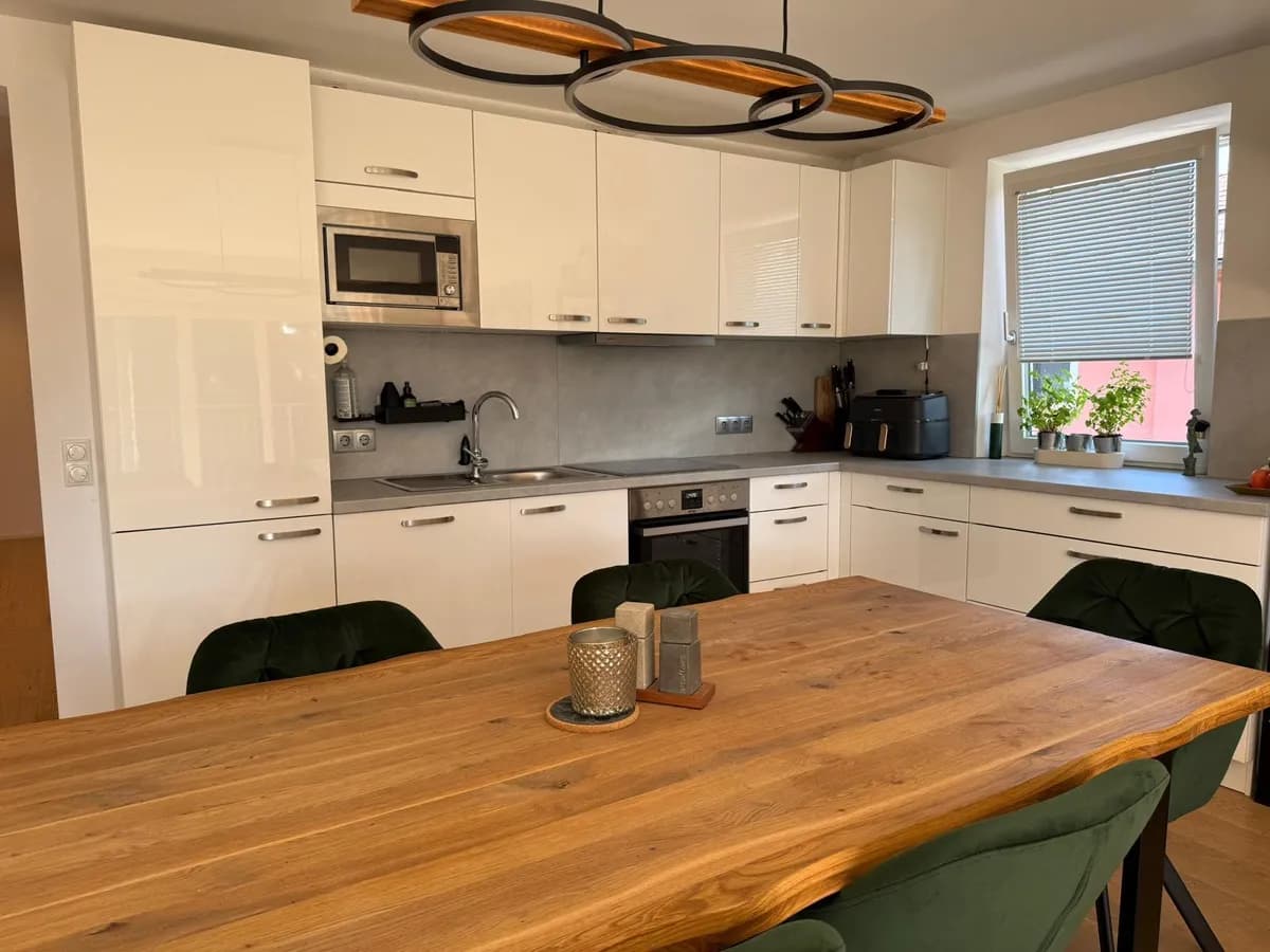 4-Zimmer-Wohnung mieten in Salzburg Stadt – 100 m², € 2.272 – Bild 1 von 13