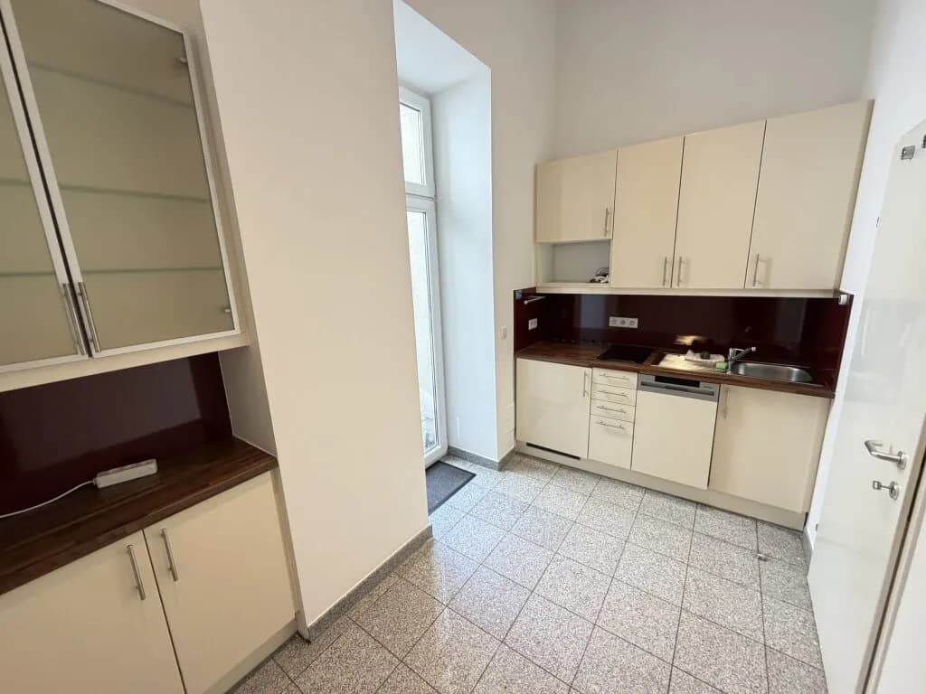 6-Zimmer-Gewerbeimmobilie mieten in Wien – 215 m², € 3.151 – Bild 14 von 16
