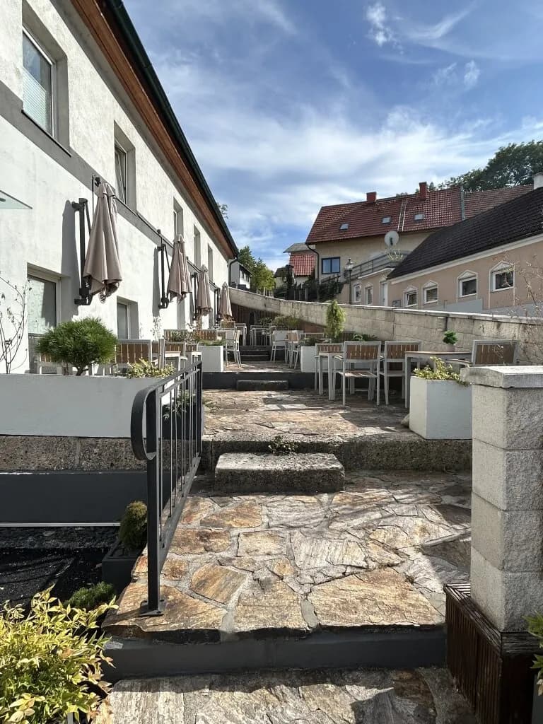 Gewerbeimmobilie mieten in Neunkirchen – 196 m², € 1.000 – Bild 2 von 29