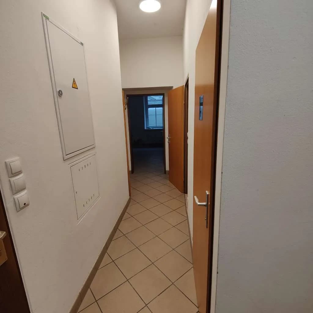 4-Zimmer-Gewerbeimmobilie mieten in Wien – 134 m², € 1.199 – Bild 3 von 11