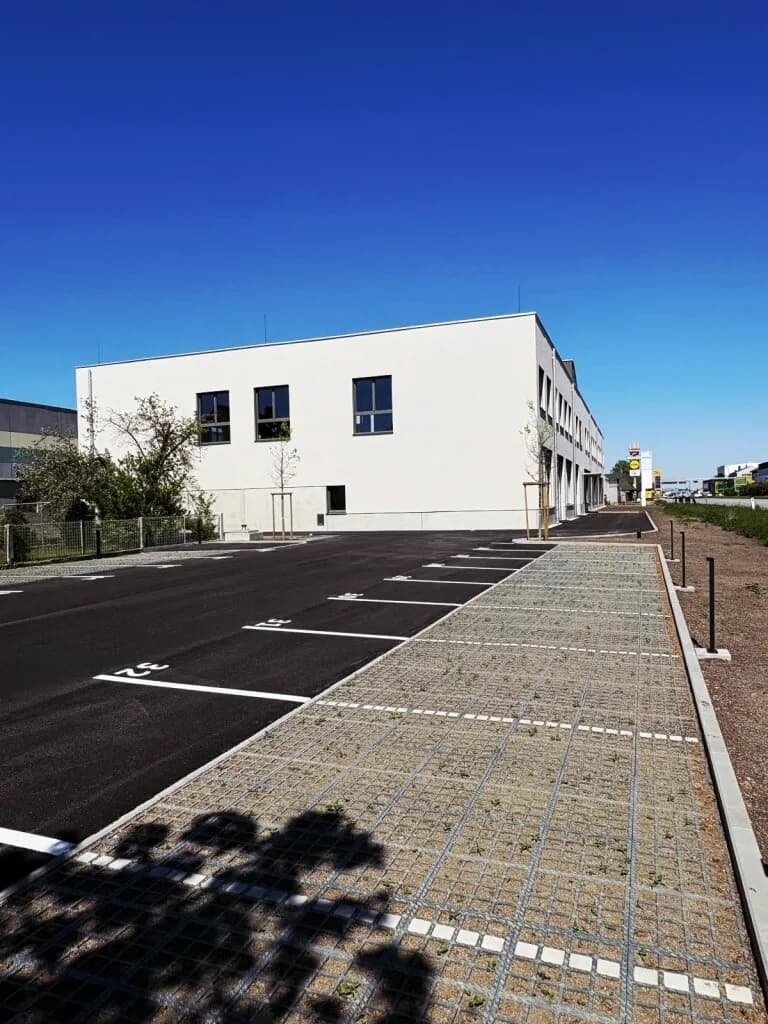 Gewerbeimmobilie mieten in Wels – 898 m² – Bild 1 von 12