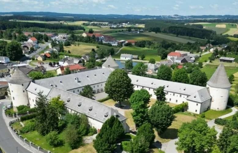 180-Zimmer-Immobilie kaufen in Zwettl – 4 533 m², € 4.500.000 – Bild 2 von 35