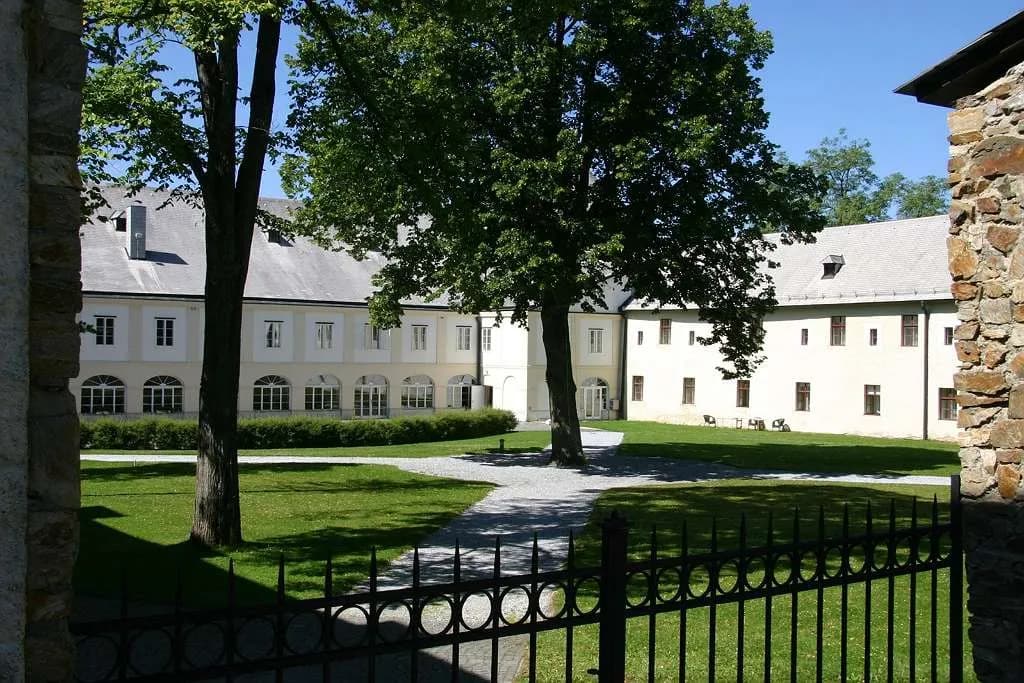 180-Zimmer-Immobilie kaufen in Zwettl – 4 533 m², € 4.500.000 – Bild 5 von 35