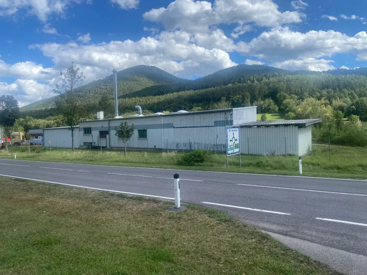 Gewerbeimmobilie mieten in Neunkirchen – 650 m², € 2.500 – Bild 2 von 18