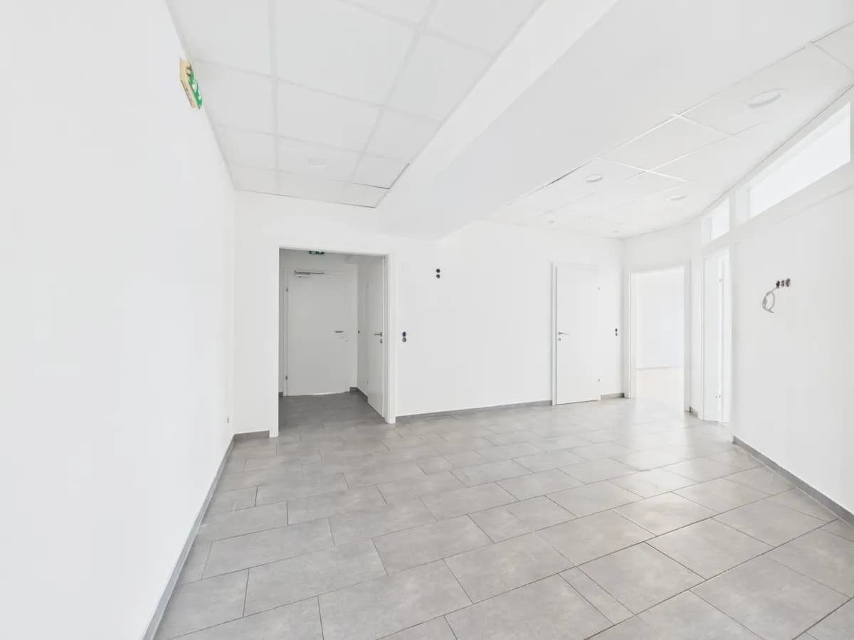 6-Zimmer-Gewerbeimmobilie mieten in Urfahr-Umgebung – 242 m², € 2.744 – Bild 2 von 10