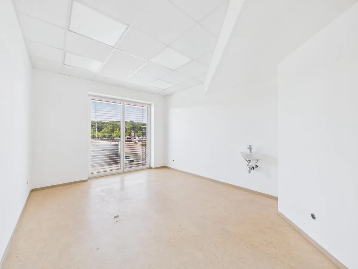 6-Zimmer-Gewerbeimmobilie mieten in Urfahr-Umgebung – 242 m², € 2.744 – Bild 5 von 10