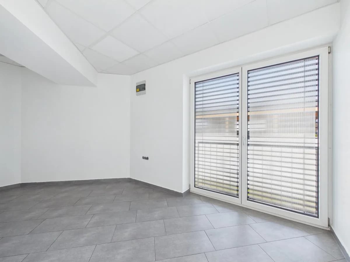 6-Zimmer-Gewerbeimmobilie mieten in Urfahr-Umgebung – 242 m², € 2.744 – Bild 6 von 10
