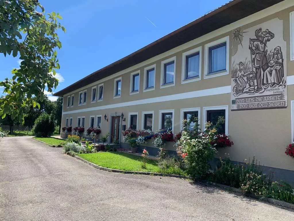 1-Zimmer-Gewerbeimmobilie mieten in Wels-Land – 18 m², € 14 – Bild 1 von 17