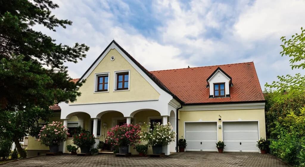 Haus kaufen in Mattersburg – 325 m², € 929.000 – Bild 1 von 16