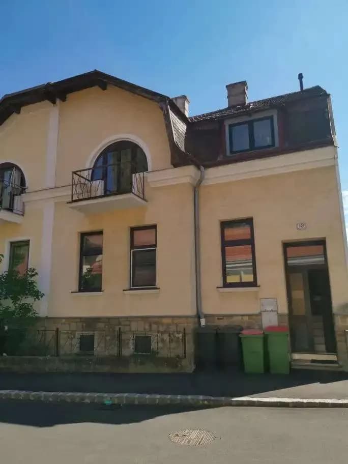 5-Zimmer-Haus mieten in Korneuburg – 210 m², € 2.890 – Bild 1 von 31