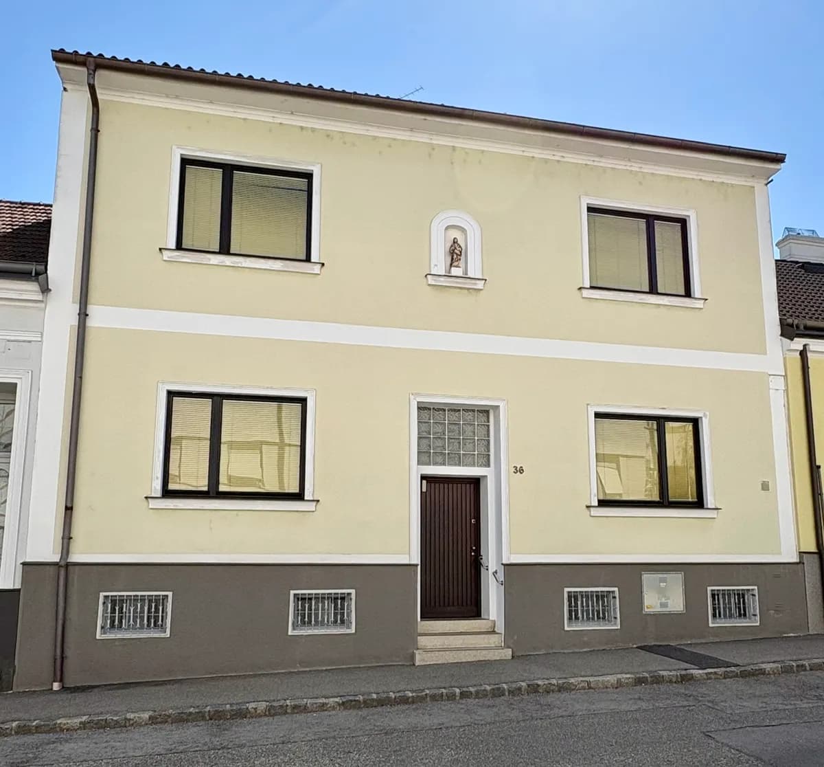 6-Zimmer-Haus kaufen in Hollabrunn – 196 m², € 419.000 – Bild 1 von 11