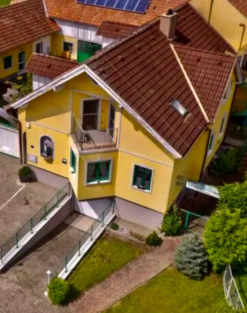 8-Zimmer-Haus mieten in Sankt Pölten Land – 245 m², € 1.790 – Bild 1 von 26