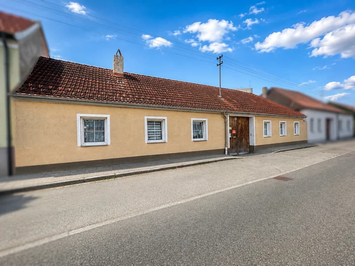 Haus kaufen in Tulln – 290 m², € 79.000 – Bild 1 von 4