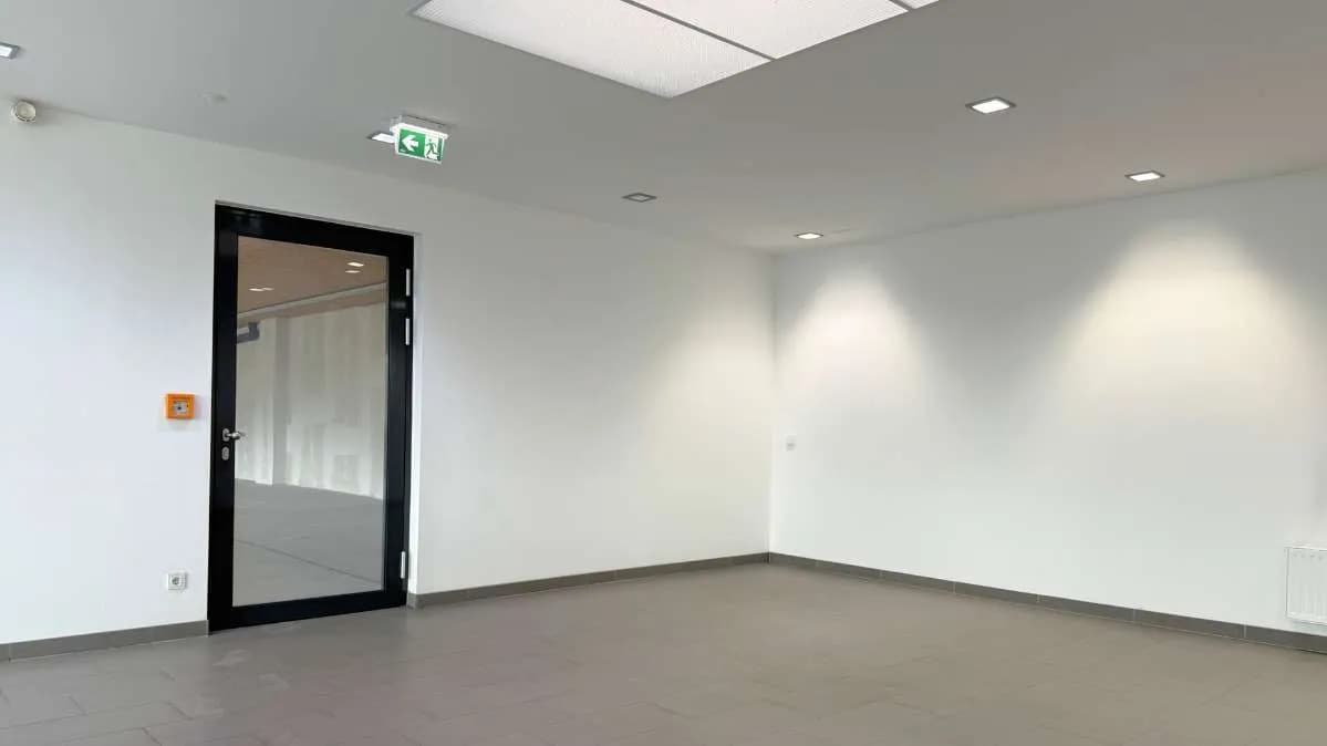Gewerbeimmobilie mieten in Wels-Land – 500 m², € 8.000 – Bild 6 von 9