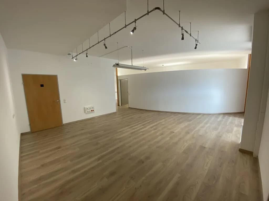 6-Zimmer-Gewerbeimmobilie mieten in Linz – 136 m², € 2.181 – Bild 4 von 15