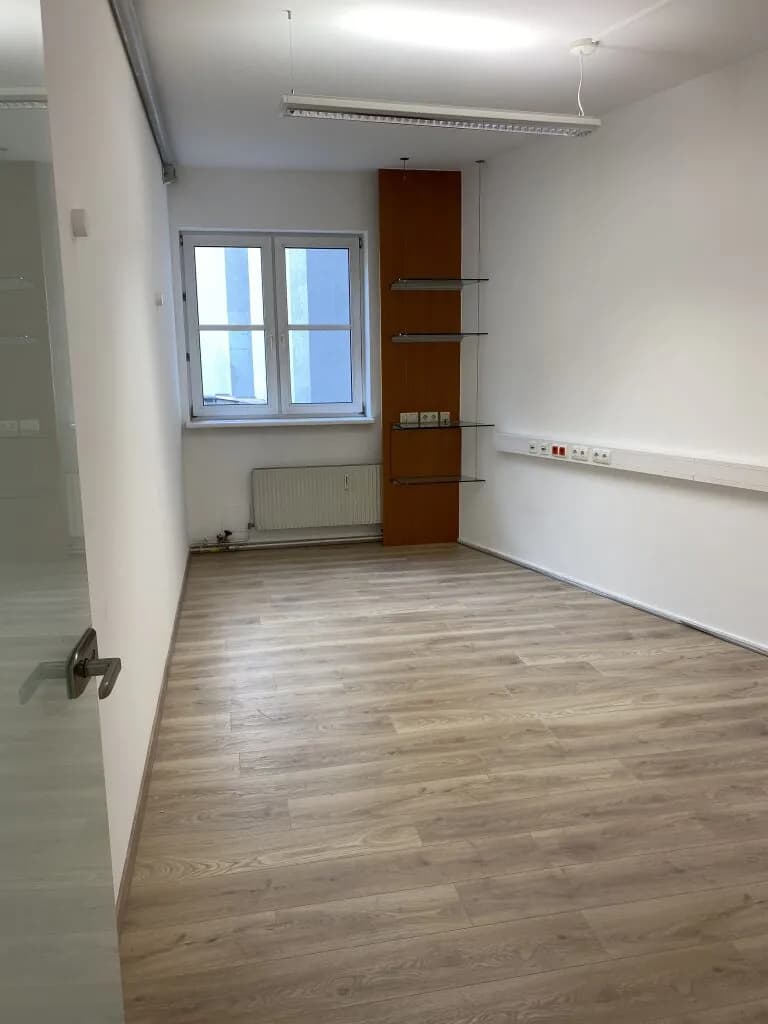 6-Zimmer-Gewerbeimmobilie mieten in Linz – 136 m², € 2.181 – Bild 11 von 15