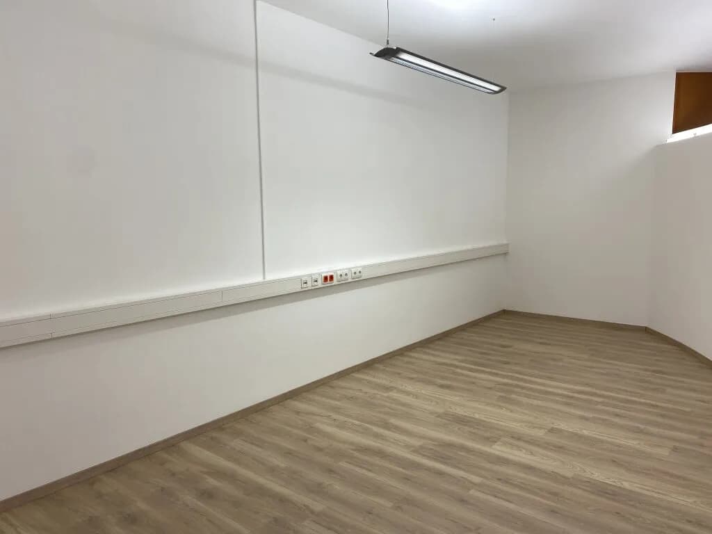 6-Zimmer-Gewerbeimmobilie mieten in Linz – 136 m², € 2.181 – Bild 12 von 15