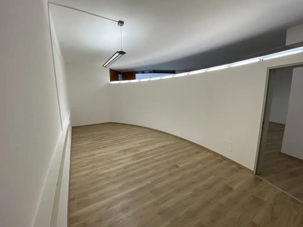 6-Zimmer-Gewerbeimmobilie mieten in Linz – 136 m², € 2.181 – Bild 13 von 15
