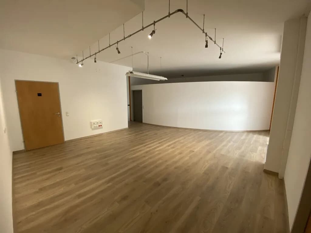 6-Zimmer-Gewerbeimmobilie mieten in Linz – 136 m², € 2.181 – Bild 14 von 15